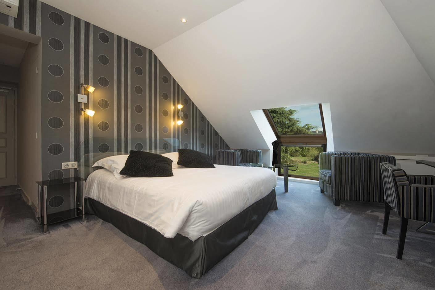 Logis Auberge Bienvenue Doué-la-Fontaine Εξωτερικό φωτογραφία